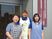 スタッフ3人の外観前  