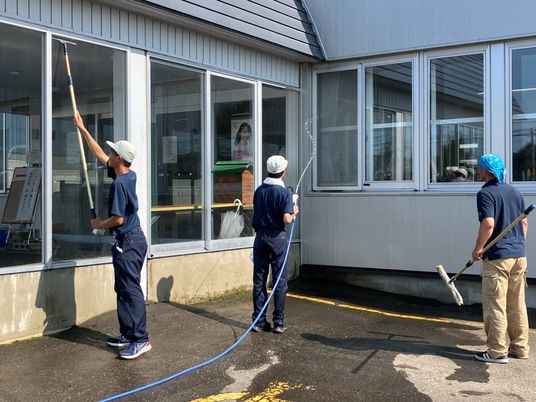 外回り清掃の様子