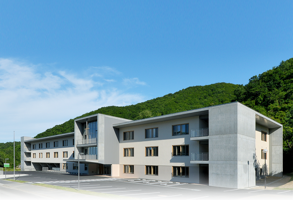 広がる建物の外観
