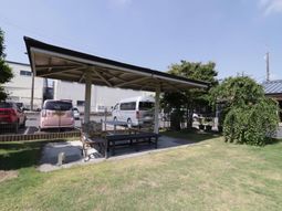 中庭の休憩スペース