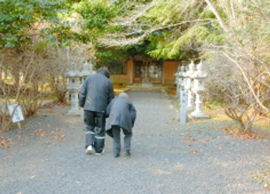 高齢者の介護と散歩の庭