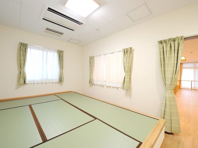畳のある和室 和室 広々とした和室で、柔らかな日差しが入ります。穏やかな環境で働くことができる空間です。