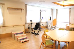 自然光が降り注ぐ機能訓練室