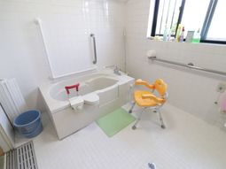 バリアフリーの浴室