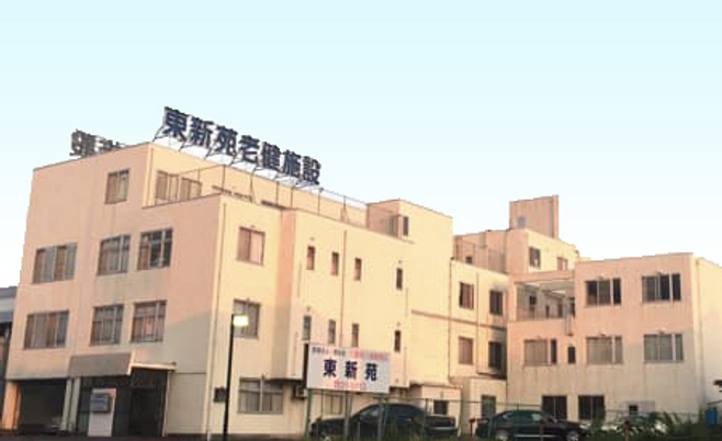 広い建物の外観