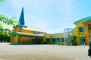 色鮮やかな建物の外観