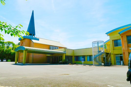 色鮮やかな建物の外観