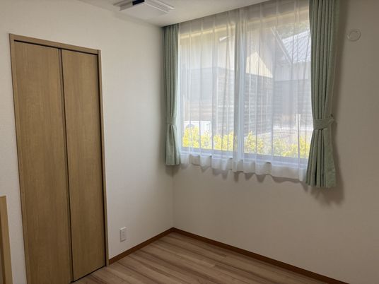 自然光の差し込む居室