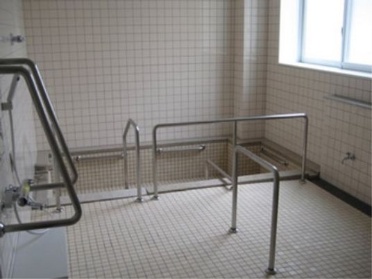 バリアフリーの浴室