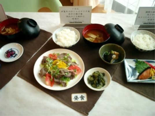 和食メニューの食卓