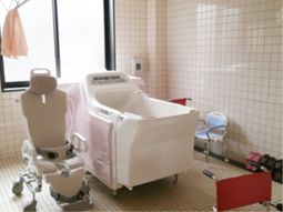 快適な入浴設備の浴室