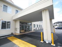 清潔なエントランスの外観