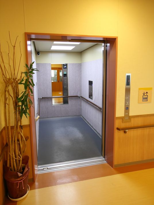 エレベーターの前の空間