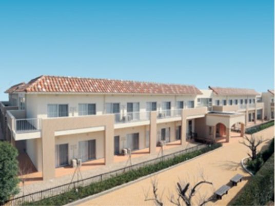 温かみのある外観の建物