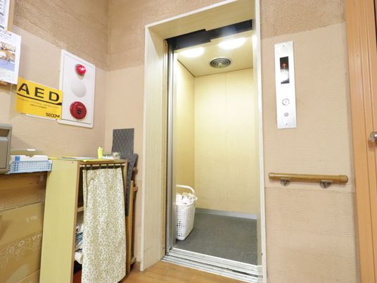 エレベーター入口の角度