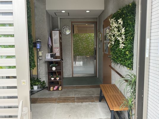 エントランスと掲示物