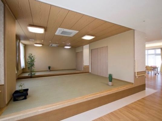 広々とした明るい和室