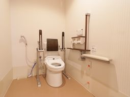バリアフリー設計のトイレ