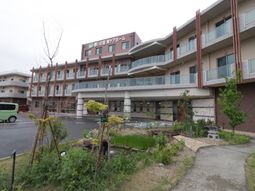 広々とした外観の建物