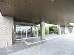 広々とした明るいエントランス