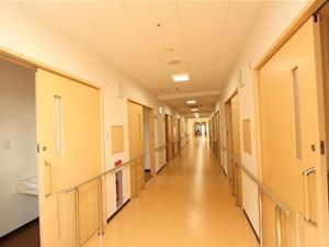 ゆったりとした明るい廊下