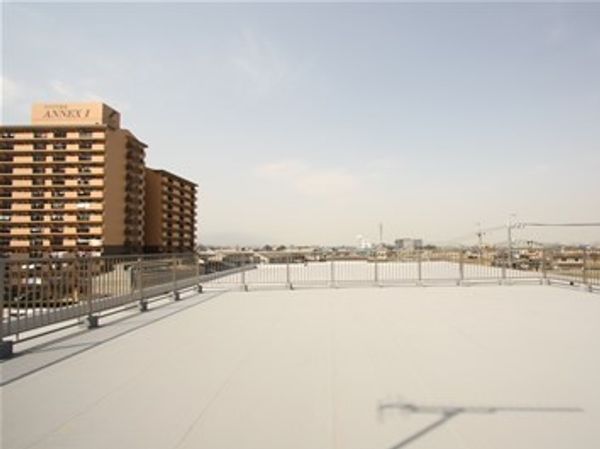 広々とした屋上風景