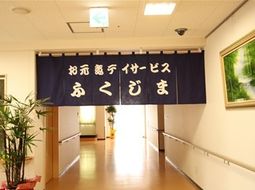 廊下に掲げられた垂れ幕