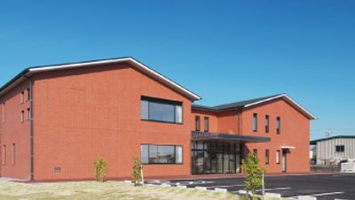 赤レンガの建物外観