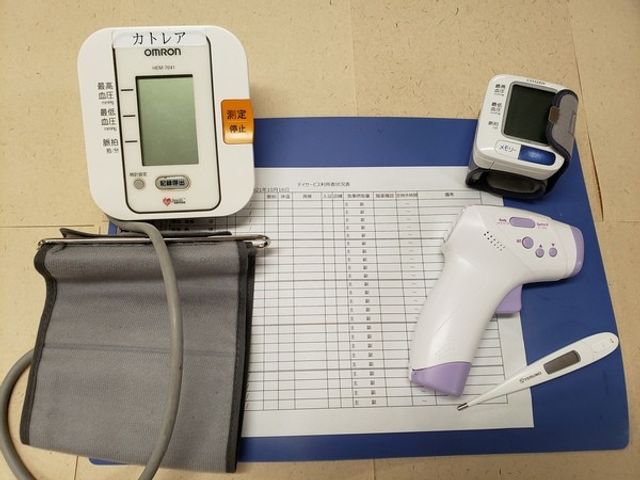 健康管理の道具 機能訓練室 様々な健康管理機器を使って、日々の健康状態をしっかりチェックできます。