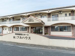 施設正面の外観  