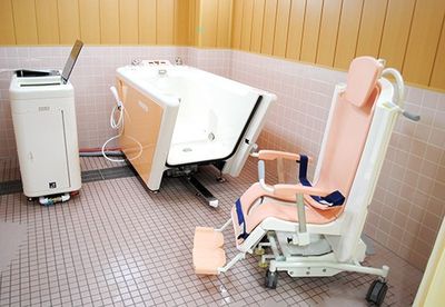 安全な入浴設備の浴室