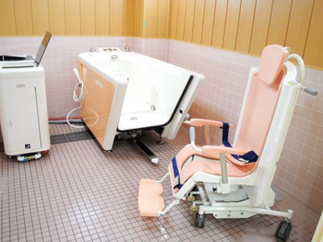 安全な入浴設備の浴室 浴室 快適な入浴ができる設備が整っています。安全性が確保されたスペースです。