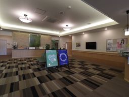 広々としたロビー空間