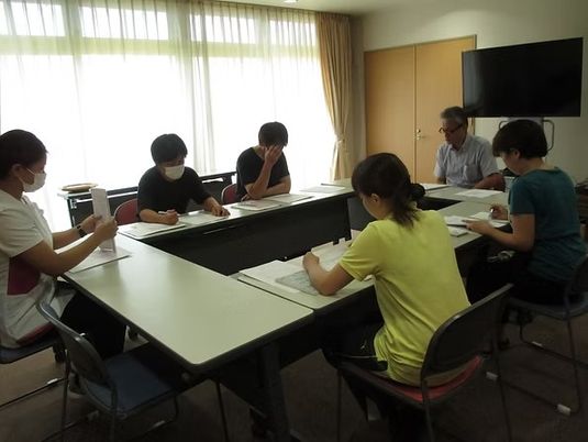 会議中の多目的室  