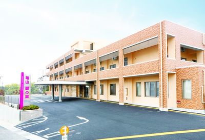 大きな建物の外観
