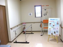 リハビリ機器が整った部屋