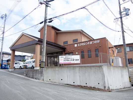 明るい職場の外観