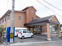 きれいな入口の建物