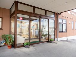 広々としたエントランスの風景