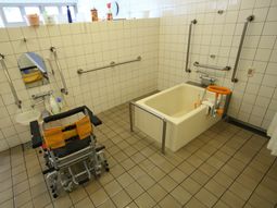 バリアフリーの浴室設備