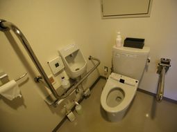バリアフリー設計のトイレ