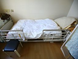 安全バー付き居室の一角