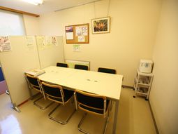 シンプルな多目的室