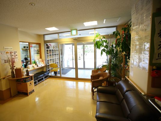 エントランスの明るい空間