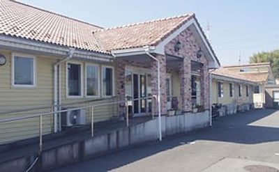 レンガ造りの建物外観