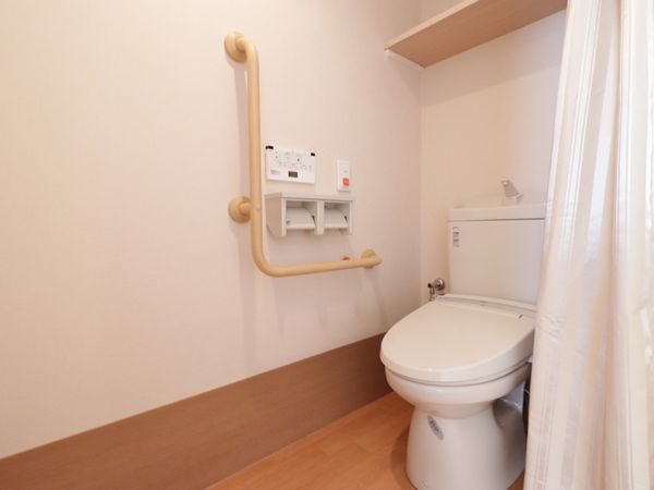 バリアフリーのトイレ空間