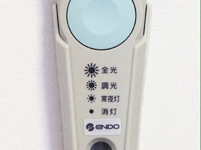 快適な設備のリモコン 電気 温度や照明の調節が手元で簡単に行える多機能なリモコンです。利用者の快適な生活をサポートします。