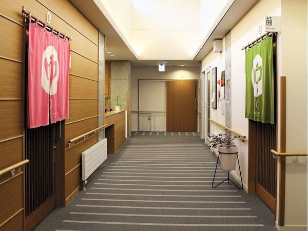 廊下のきれいな設備
