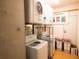 清潔な洗濯機と整頓された空間