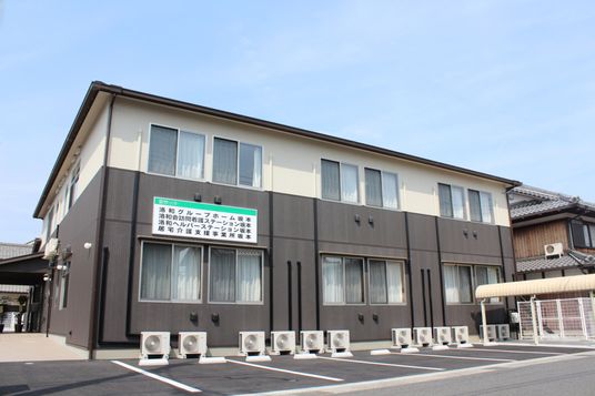 現代的な建物の外観